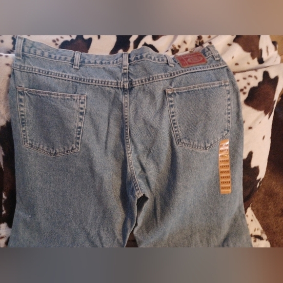 BRITTANNIA NWT RELAXED MENS JEANS, 42X32. IN GREAT SHAPE. - Picture 8 of 8